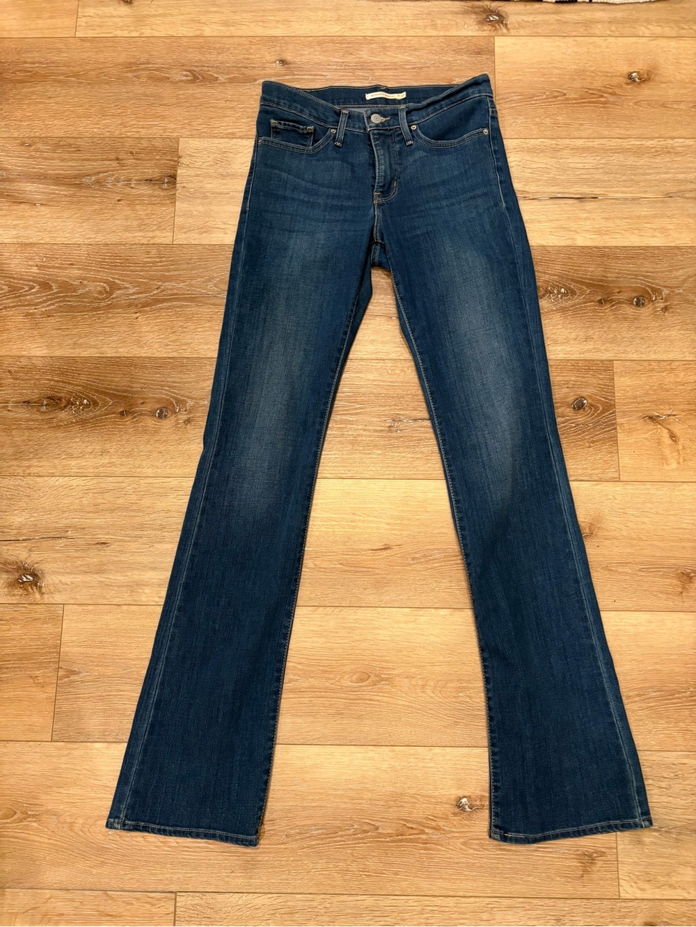 Women’s 315 Shaping Bootcut Levi's Dark Blue Flare Jeans. 27Waist 34 Inseam